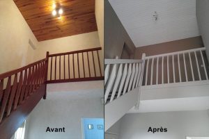 Comparaison avant/après de la rénovation d’un escalier : rampe en bois sombre puis rampe blanche